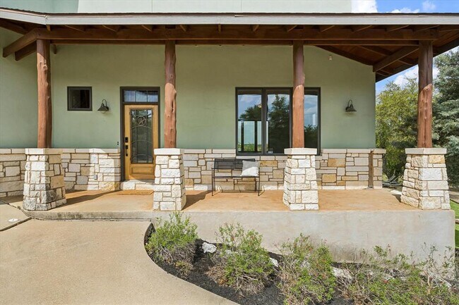 Foto del edificio - 4004 Cloudy Ridge Rd
