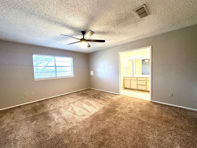 Building Photo - 7006 Vinton Ave