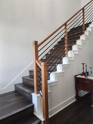 Building Photo - 341 N Floral