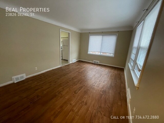 Foto del edificio - 23826 Deziel St