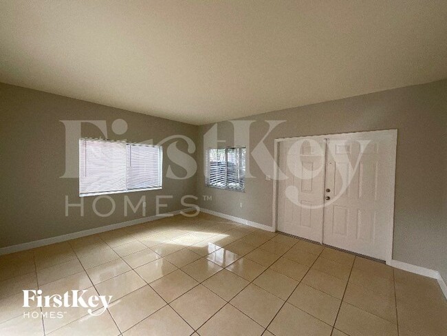 Building Photo - 377 NE 29th Terrace