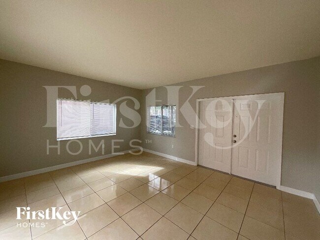 Foto del edificio - 377 NE 29th Terrace