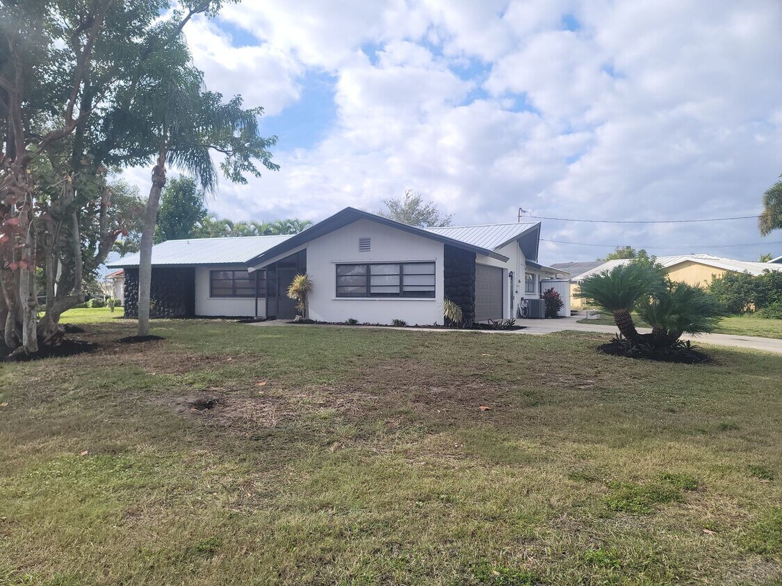 2906 SE 15th Pl, Cape Coral, FL 33904 House Rental in Cape Coral, FL