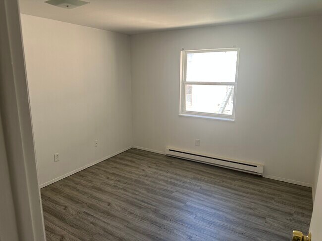 Foto del edificio - 4476 3rd St