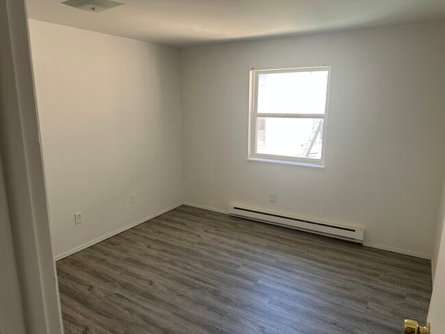 Building Photo - 4476 3rd St