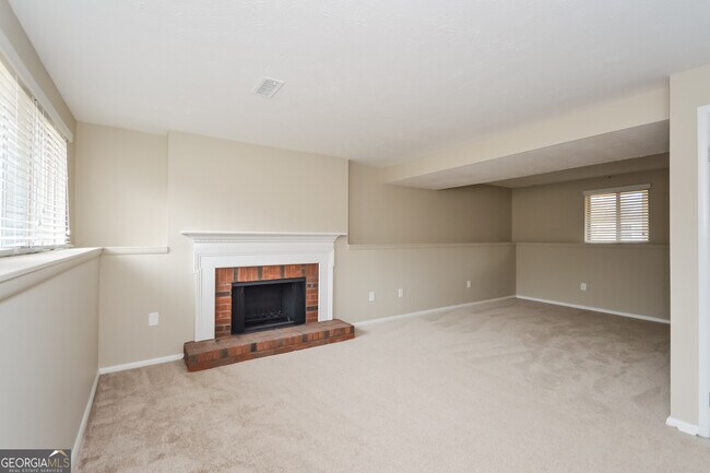 Building Photo - 2077 Raintree Pl