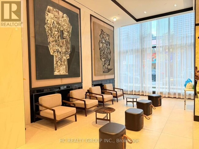 Photo du bâtiment - 8 Wellesley St W