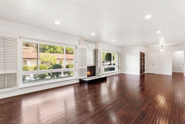 Building Photo - 3513 Green Vista Dr