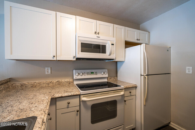Building Photo - 211 Sunn Aire Ct