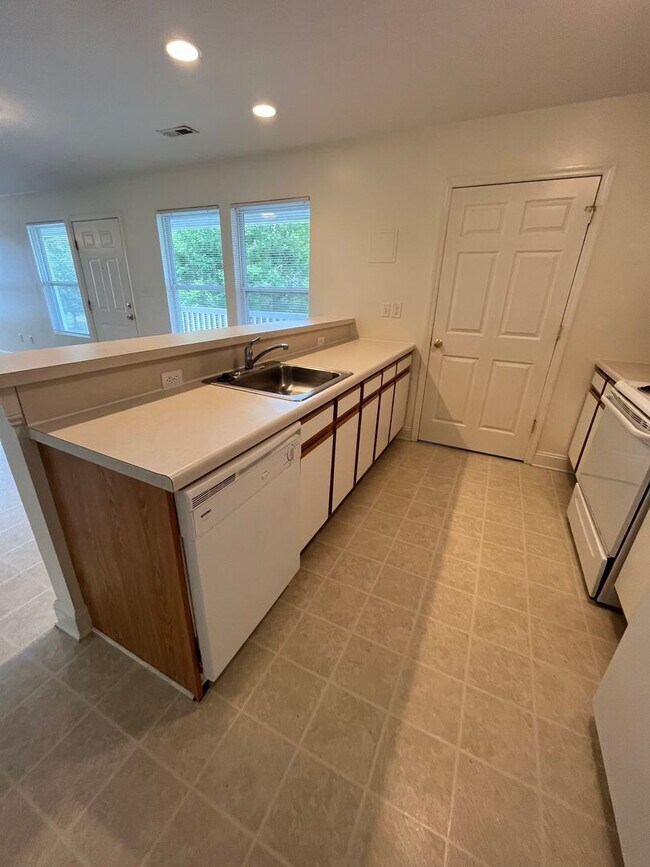 Foto del edificio - 1911-A/B Tabor Village Dr.