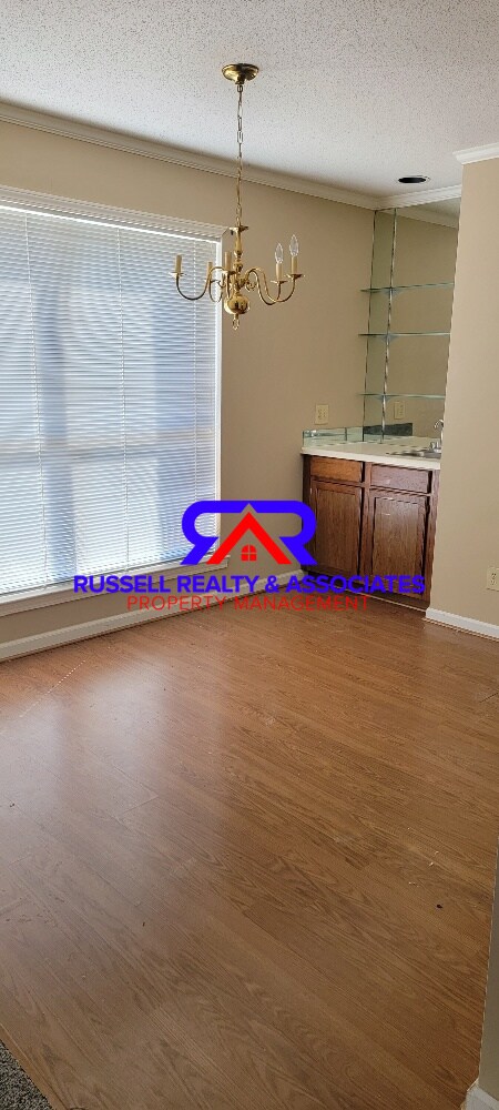Building Photo - One Level Condo- 1BR-1BA