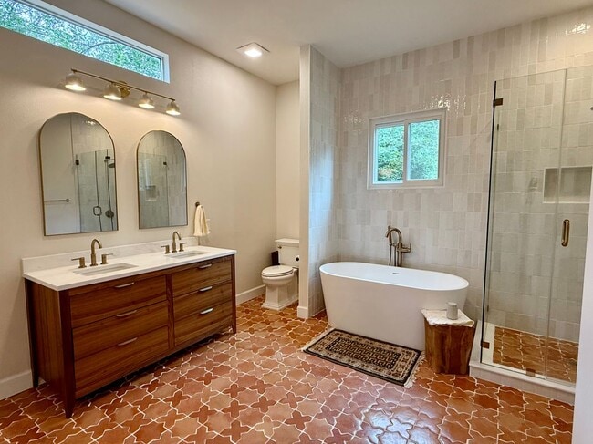 Building Photo - 2205 Tanglevine Dr