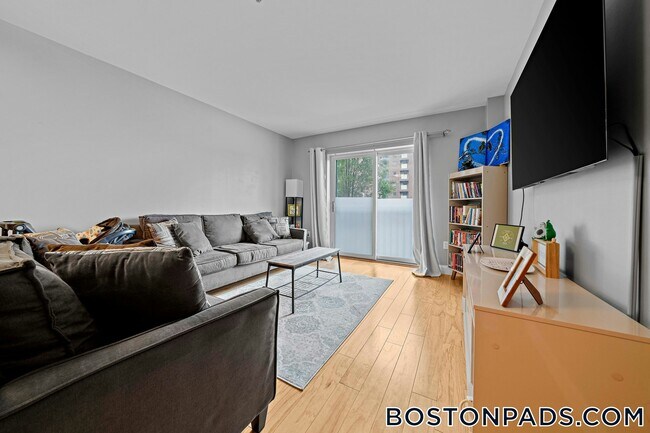 Foto del edificio - 175 Cottage St