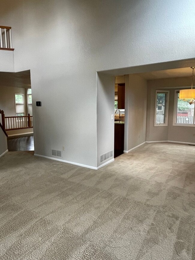 Foto del edificio - Beautiful Two-Story Home in Cul-de-sac