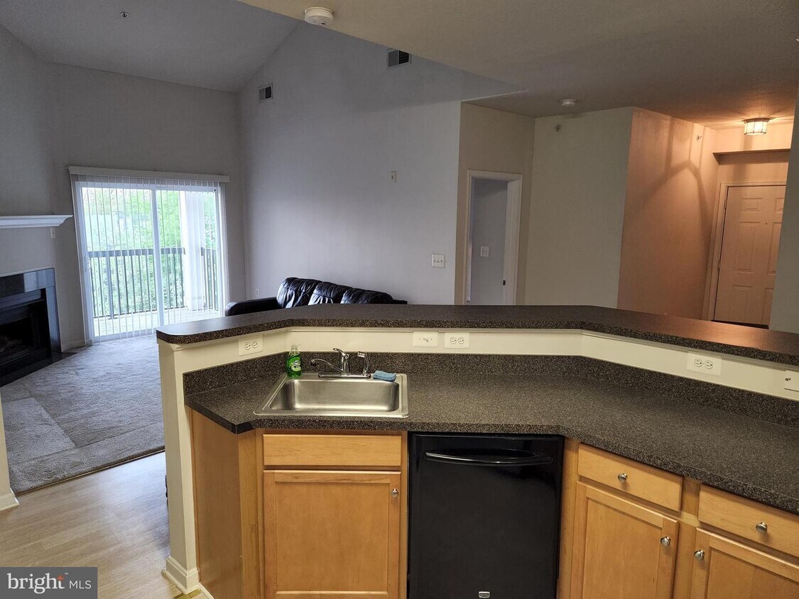 13363 Connor Dr Unit 13363N, Centreville, VA 20120 Room for Rent in