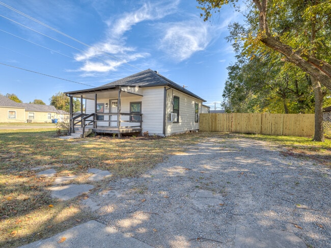 Foto del edificio - 146 N Donald Ave