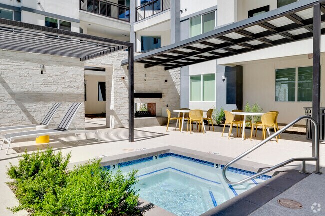 Building Photo - Echo Biltmore