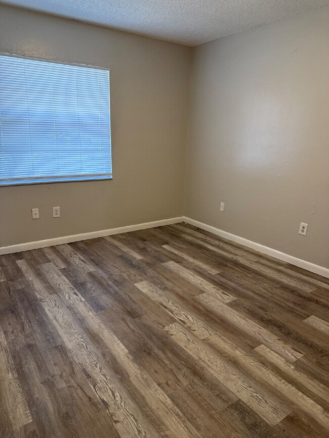 Foto del edificio - 2 bedroom  1 bath available for immediate occupancy.