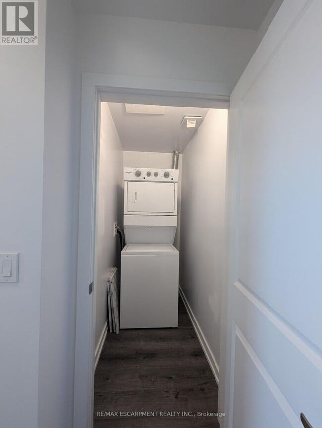 Building Photo - 5055-5055 Greenlane