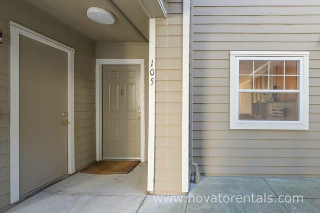 Foto del edificio - 852 Diablo Ave