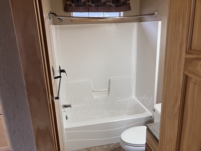 Foto del edificio - 44 Davis Ct