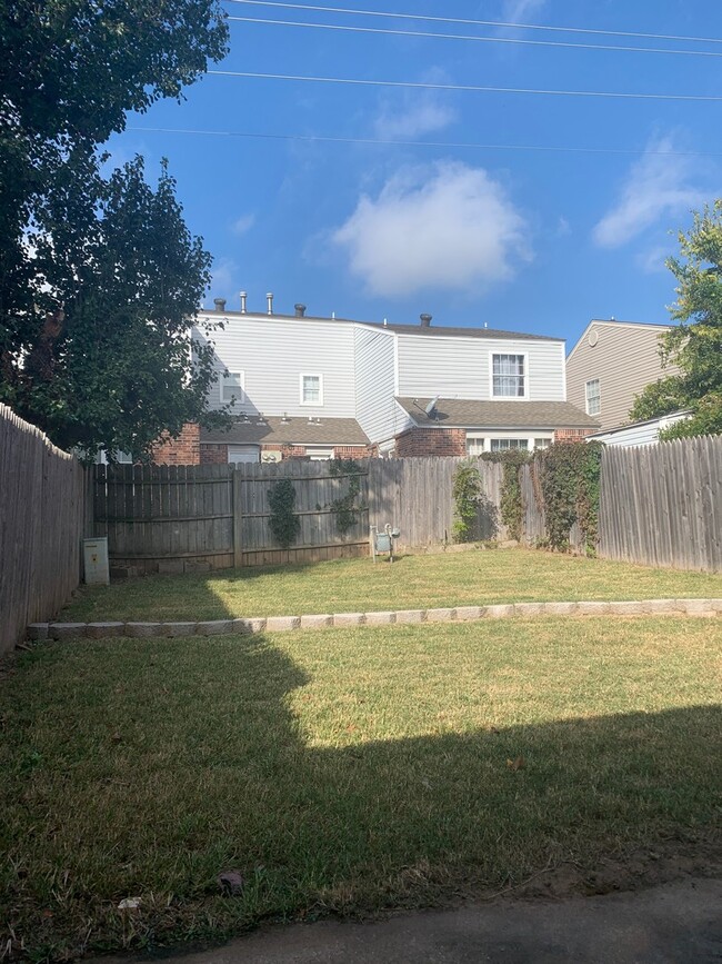 Foto del edificio - Westside Duplex for Lease near Sooner Mall!!!