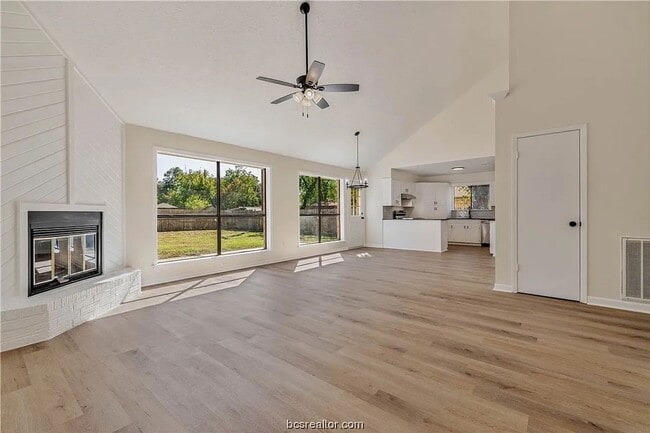 Foto del edificio - Take a look at this 3 bedroom 2 bath home