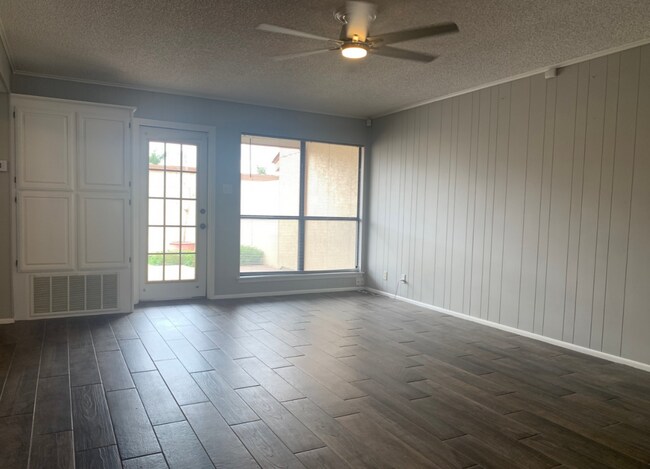 Building Photo - 5838 Royal Bend