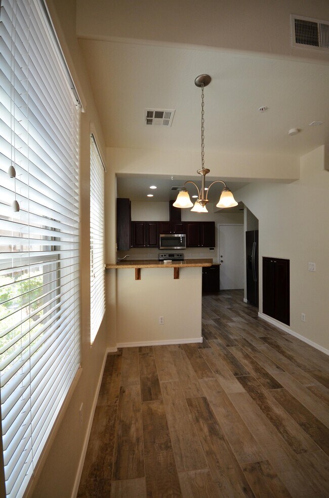 Building Photo - 1225 N 36th St