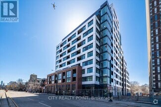 Building Photo - 664-664 Spadina Ave.