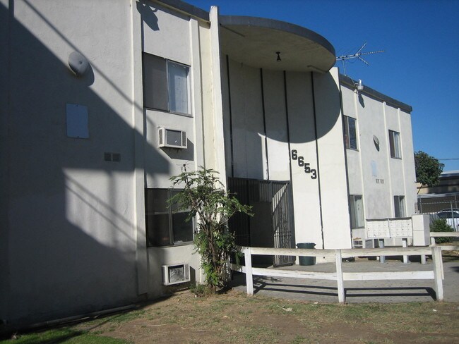 Building Photo - Darby Palace