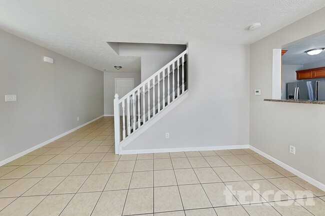 Building Photo - 2337 Middle View Dr