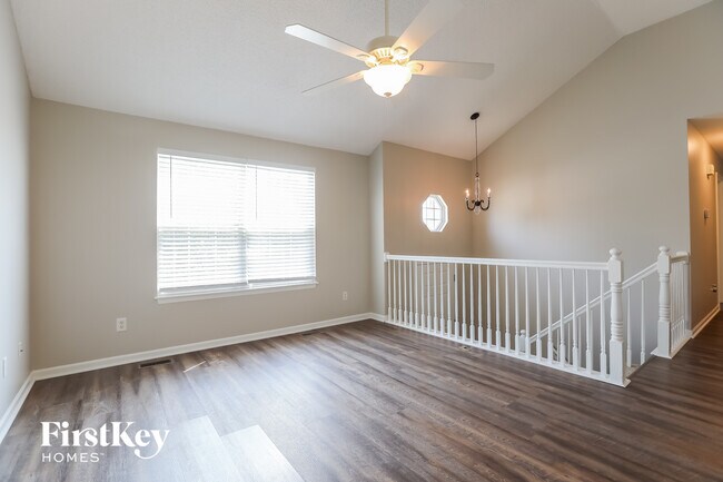 Foto del edificio - 11036 N McKinley Ave