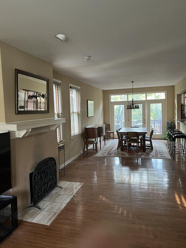 Photo - 6422 Monitor St House