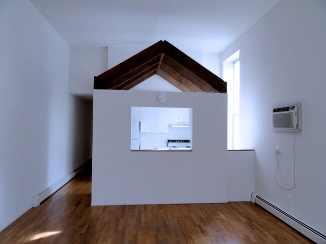 Building Photo - 113