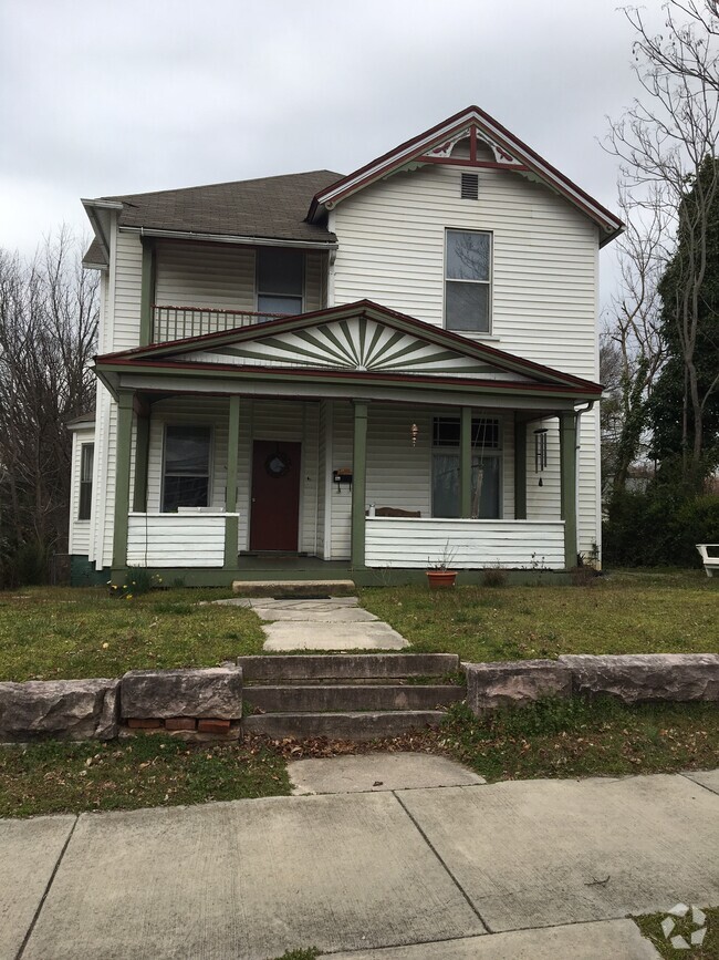Building Photo - 209 E Baxter Ave