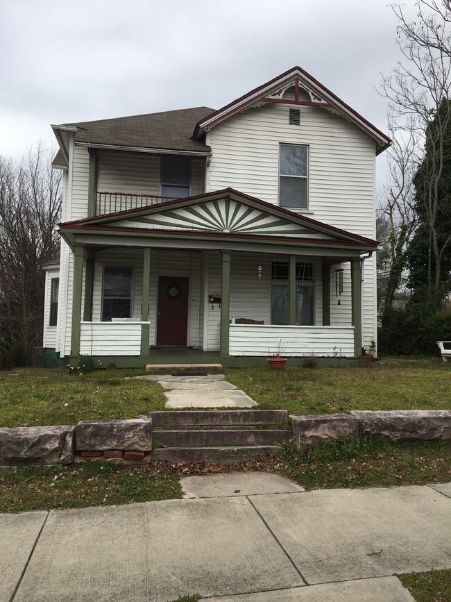 Building Photo - 209 E Baxter Ave