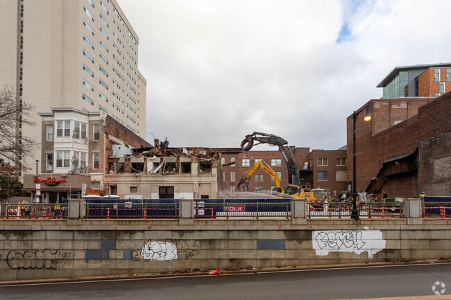Building Photo - The Lyra