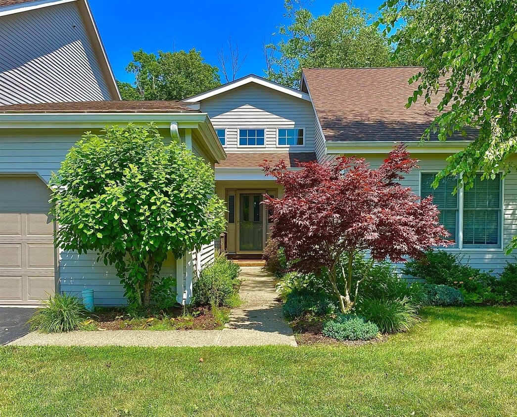 97 Sandalwood Ln, Rhinebeck, NY 12572 Condo for Rent in Rhinebeck, NY