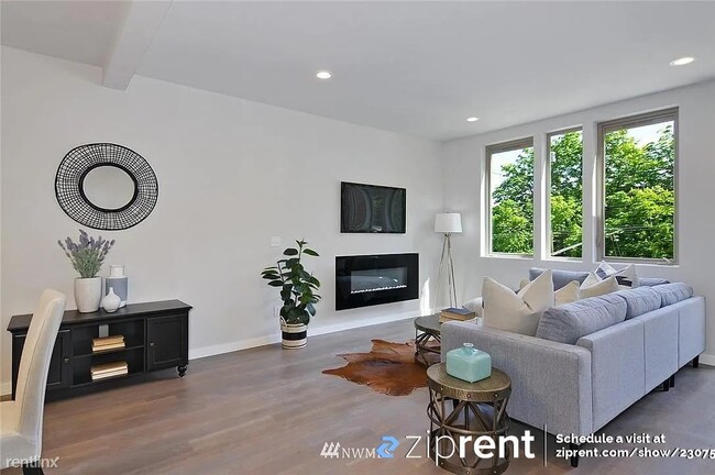 Building Photo - 3 br, 2.5 bath Townhome - 2807 3rd Avenue ...