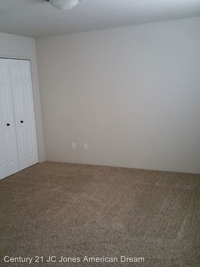 Building Photo - 1502 SW Waterstone Dr
