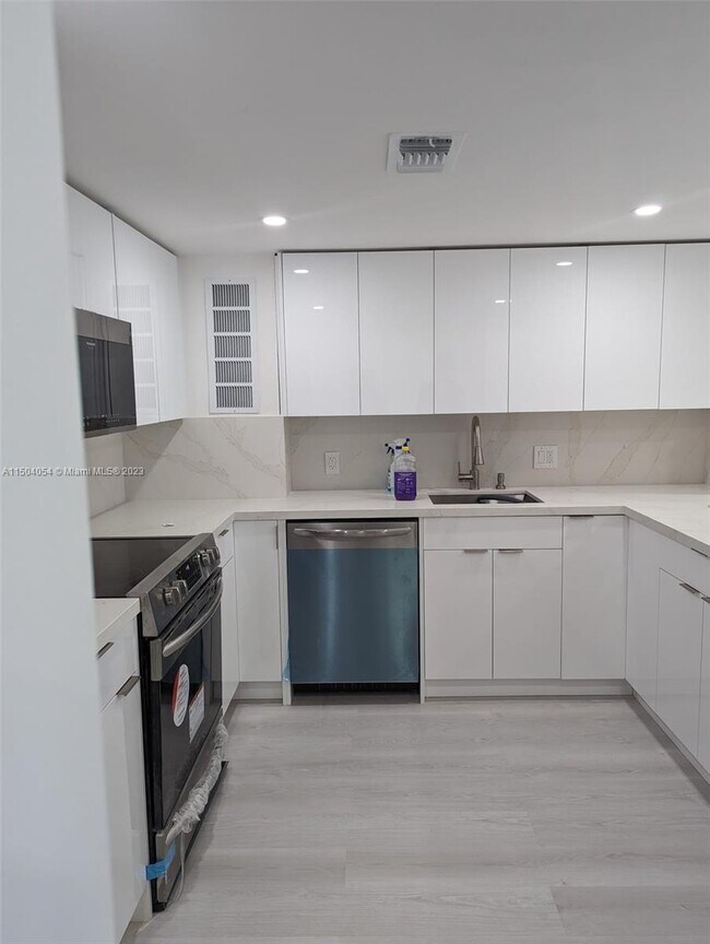 Foto del edificio - 2801 NE 183rd St