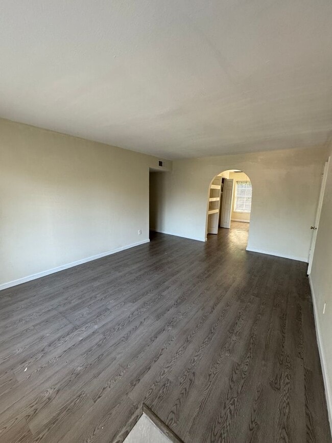 Building Photo - Spacious & Stylish Condo in Chateau DeVille – A Rare Find!