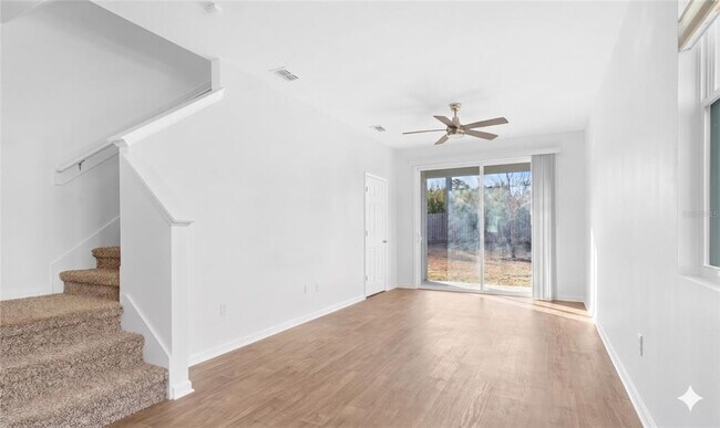 Foto del edificio - 57 Elmhurst Ln