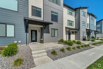 Building Photo - 501 1080 W