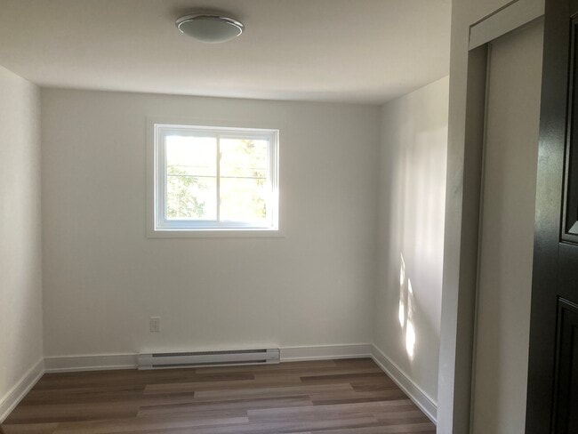 Building Photo - 434 Palace Rd