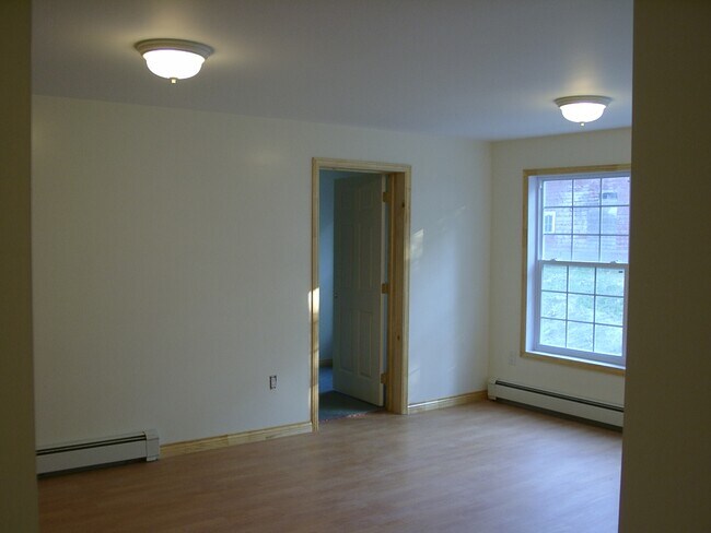 Building Photo - 248 S Windsor St