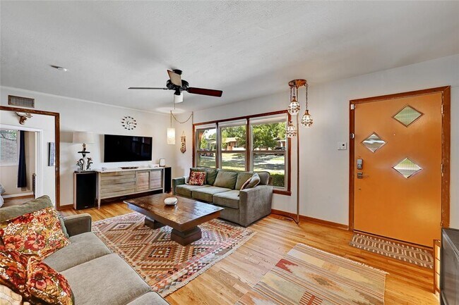 Foto del edificio - 1207 Larkwood Dr