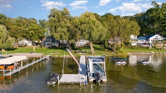 Building Photo - 15305 Silver Beach Dr