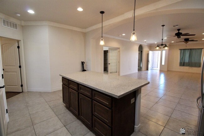 Building Photo - 8218 E paraiso Pkwy